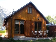 terrasse avec table de jardin en teck