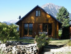 chalet Lauranoure sur terrain et terrasse de plain pied
